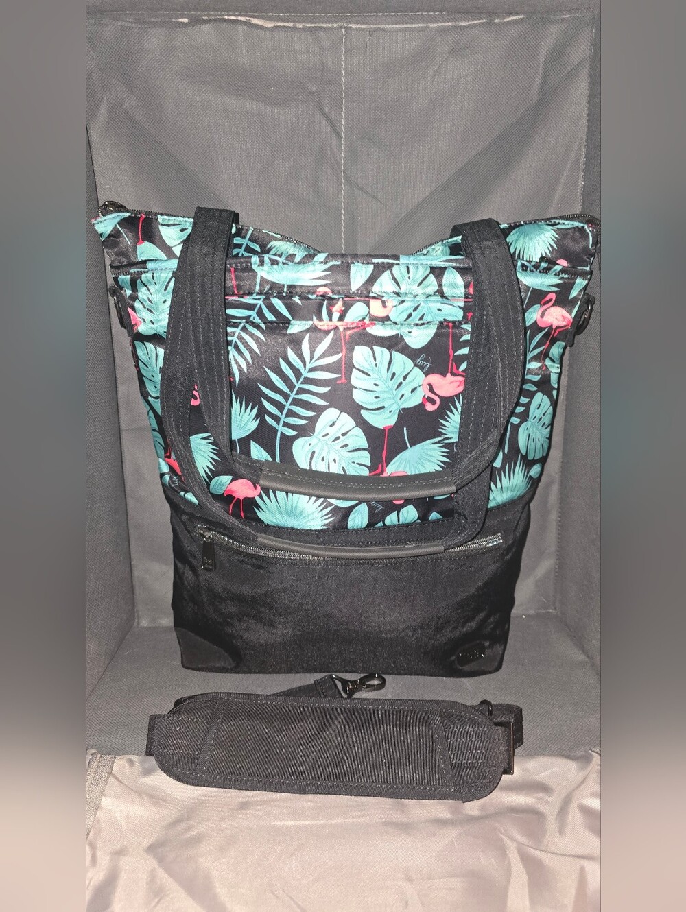 Like New Lug Bags RETIRED WHIRL TRAVEL TOTE BAG in RARE FLAMINGO BLACK Purse